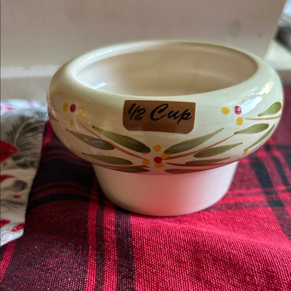 Temptations Green and Cream Measuring Cups - Picture 8 of 15